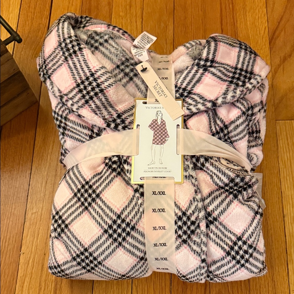 Victoria's Secret Pink and Black Checkered Robe